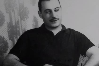 Juan Duarte, el hermano de Eva, sedujo rápidamente a Navarro con sus modos y su estampa de bon vivant