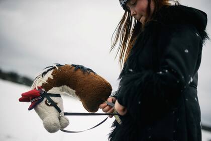 Fanny Oikarinen, con uno de sus caballos
