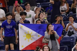Los muchos fans de Alex Eala llegan al US Open con banderas filipinas y cariño
