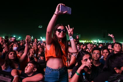 Fans de todas las edades cantan junto a Tini en Neuquén