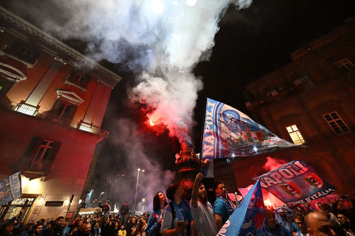 Fans of SSC Napoli gather on May 4, 2023 in Naples, anticipating the celebration of the club's Italian champions "Scudetto" title, as Napoli is playing a potentially decisive match in Udine. - Napoli has been waiting 33 years to be named Italian champions, and a potentially decisive game on May 4 against Udinese in Udine may secure the title. (Photo by Alberto PIZZOLI / AFP)