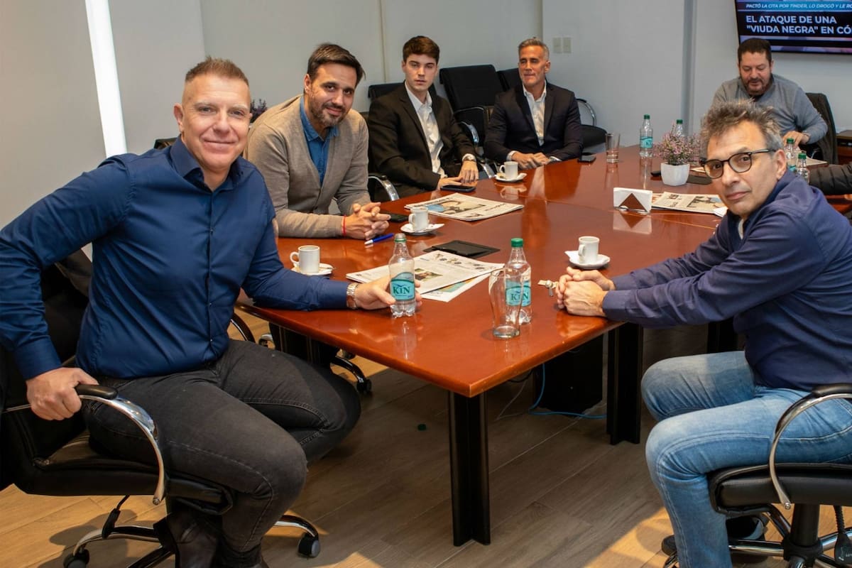 Fantino, Sebastián Rollandi, Diego Toni y Leandro Camani, entre otros, en las oficinas de elnueve