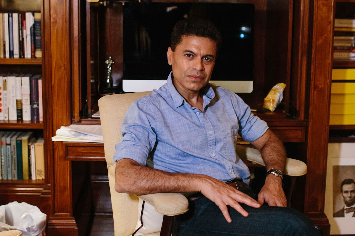 Fareed Zakaria, el presentador y autor de CNN, en el estudio de su casa en Manhattan