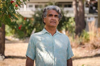 Farhad Ghatan, alcalde de Friday Harbor, en el estado de Washington, aceptó la propuesta de una vacuna contra el coronavirus de un amigo que tiene un compañía de biotecnología en Seattle