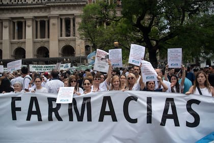 Farmacéuticos se movilizaron en contra del DNU de Javier Milei
