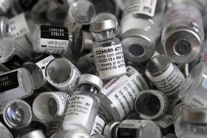 Farmacias y gobiernos estatales desecharon millones de dosis