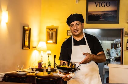 Faro de Vigo tiene capacidad para 50 cubiertos y la paella se prepara en el momento (puede demorar 40 minutos).