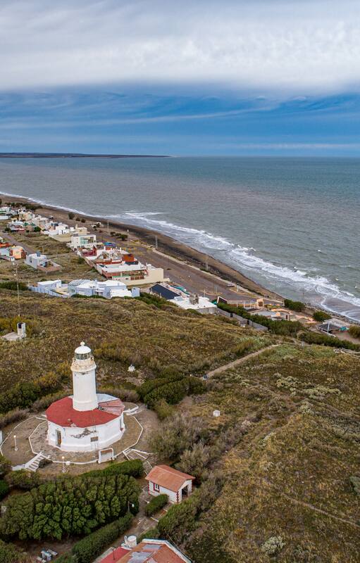Faro en balneario El Cóndor, Río Negro.