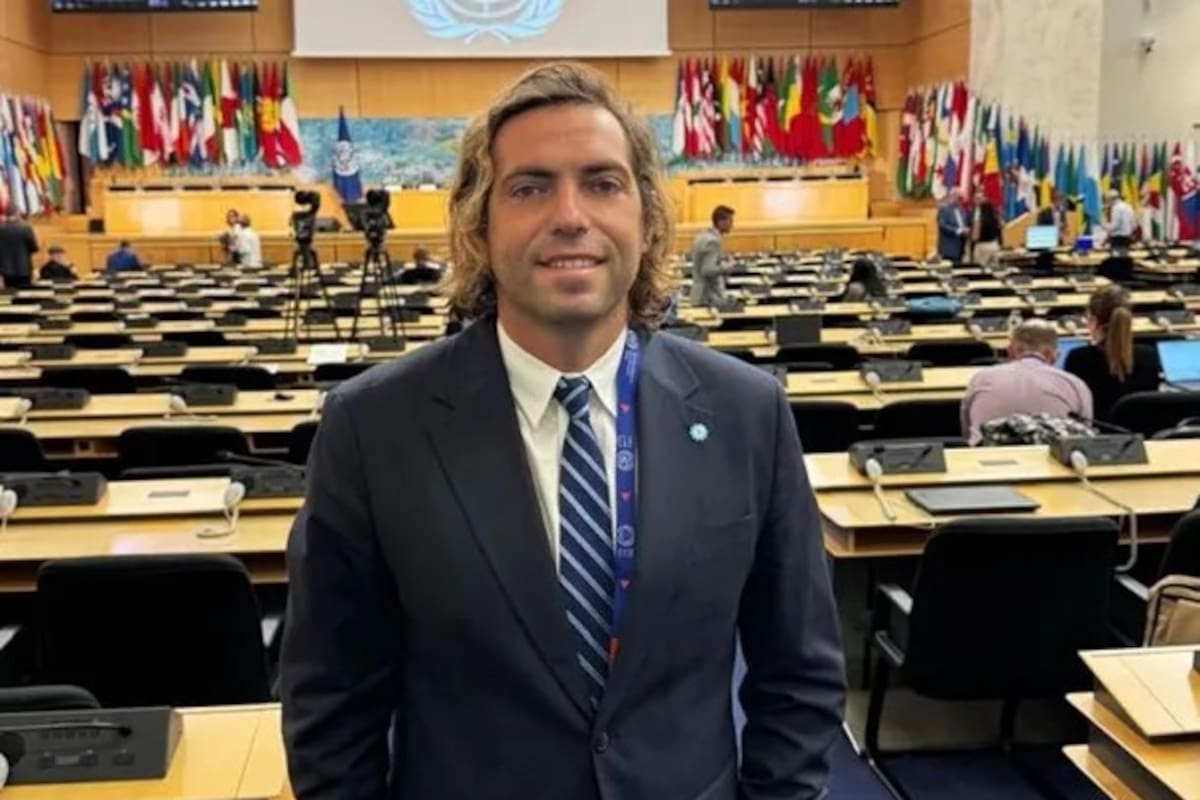 Fasano es abogado laboralista, profesor universitario en la Universidad de Buenos Aires y publicista jurídico