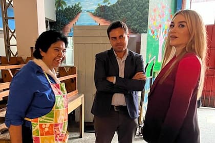 Fátima Florez visitó el comedor Los Piletones de Margarita Barrientos