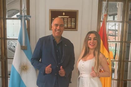 Fátima Florez visitó la embajada argentina en España