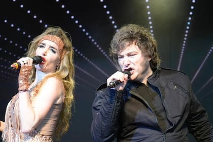 Fátima Florez y Javier Milei cantaron El Rock del gato