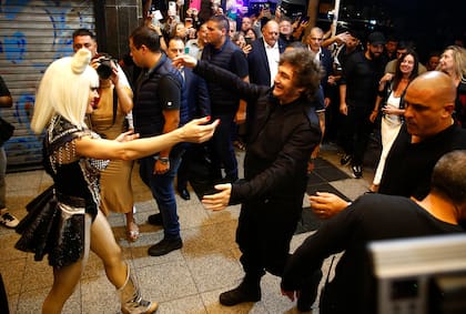Fátima salió a la calle para recibir al Presidente