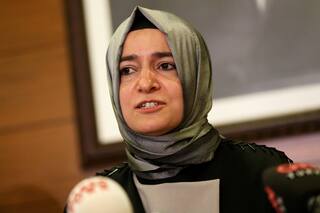 Renuncia la vicepresidenta del partido gobernante de Turquía tras acusaciones