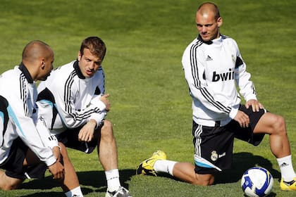Faubert, junto a Van der Vaart y Sneijder en el Real Madrid