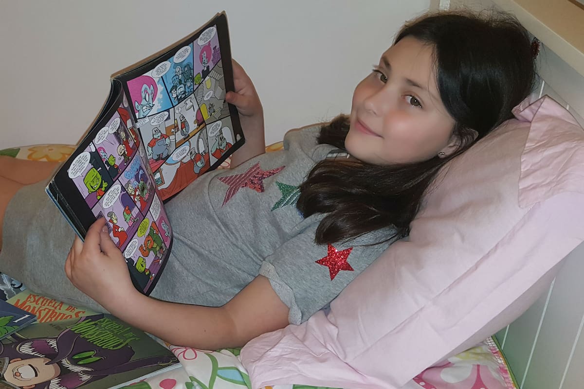 Faustina, fanática de Escuela de Monstruos, de El Bruno