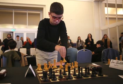 Faustino Oro, el prodigio argentino de 12 años que supera barreras día tras día en el ajedrez