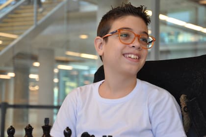 Faustino Oro es el jugador que más joven superó los 2500 puntos de Elo en el ranking mundial.