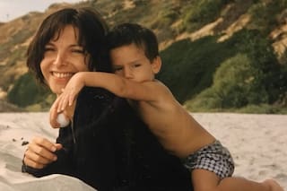 Es hijo de una querida actriz, pero se resistió a subirse a los escenarios hasta que se entregó a su destino
