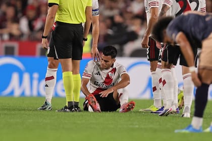 Fausto Vera se lesionó en el primer tiempo y debió ser reemplazado en la victoria de River sobre Carabobo por la Copa Sudamericana.