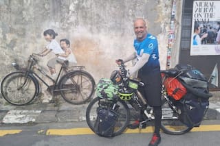 De jugar al tenis con Toni Nadal a recorrer el mundo en bici: la historia del argentino que vive pedaleando