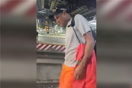 Favio Resquín, antes de ser detenido en la estación Constitución