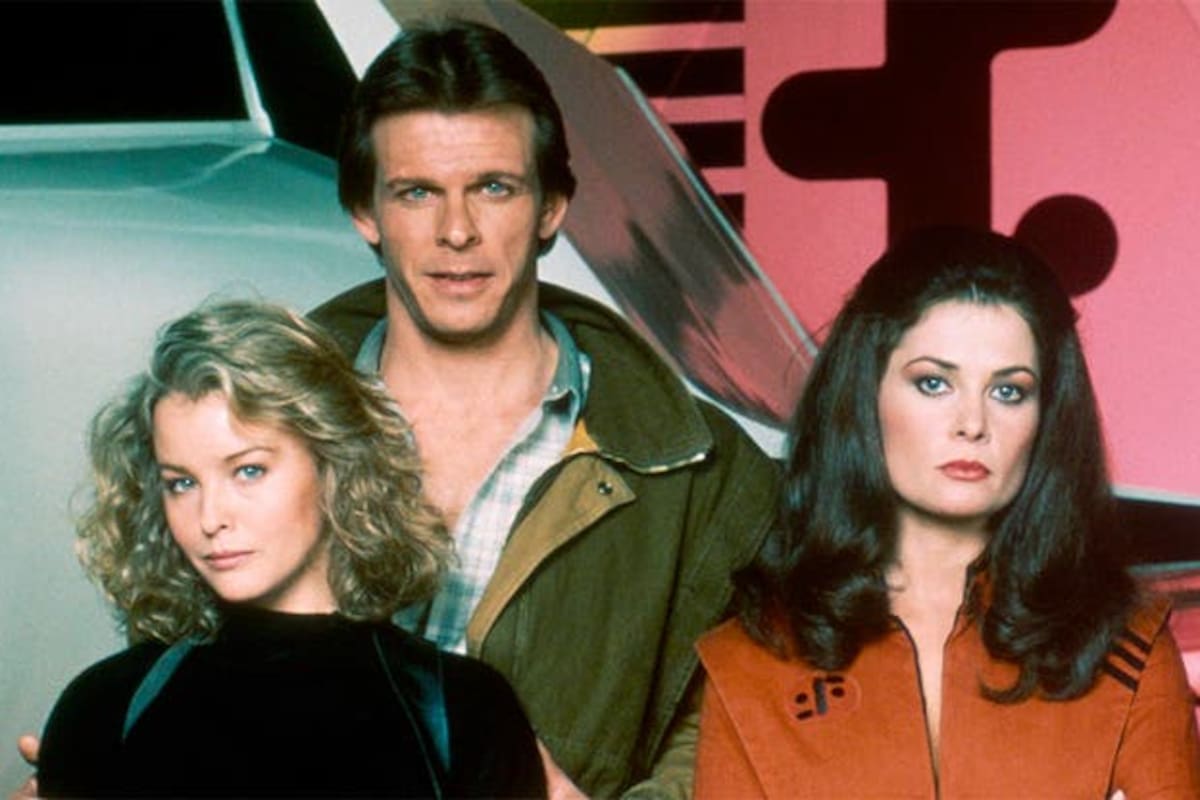 Mar Singer como Mike Donovan, en la ochentosa V: Invasión Extraterrestre