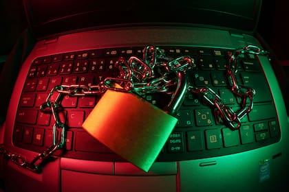 FBI da recomendaciones para evitar caer en fraudes (Unsplash)