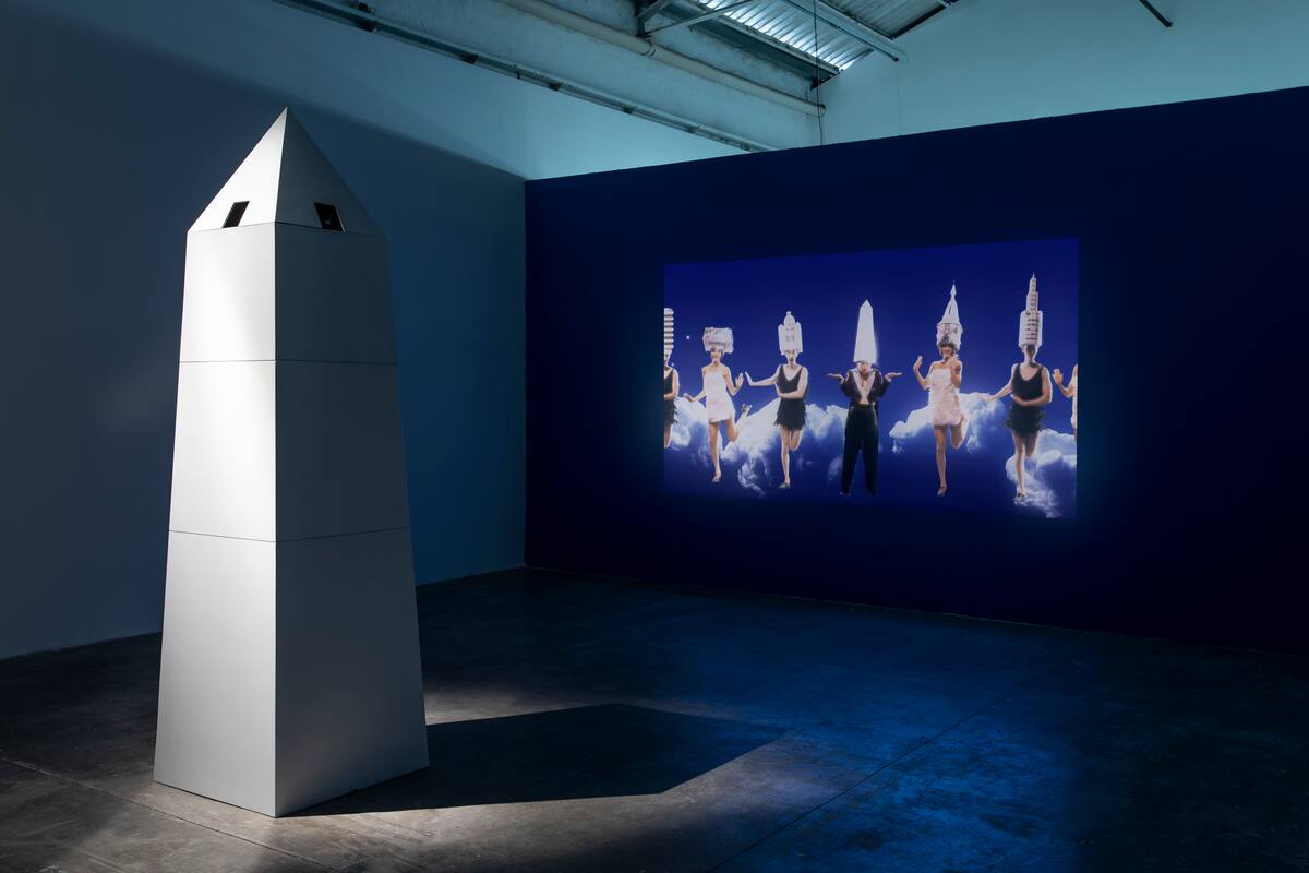 Fechorías (2021), instalación de Lolo y Lauti en la Casa de la Cultura