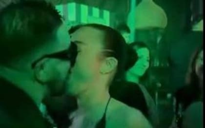 Fede Bal quedó grabado dándole un beso intenso a Juli Roque