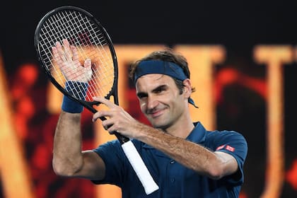 Federer avanza a paso firme en Australia.