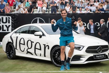 Federer festeja en Stuttgart e inició su semana 310° como número 1