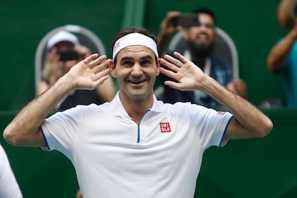 Federer juega con el público en el Parque Roca