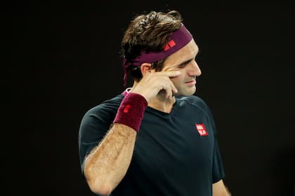 Federer se quedó sin respuestas ante Djokovic; era el defensor del título en el Melbourne Park