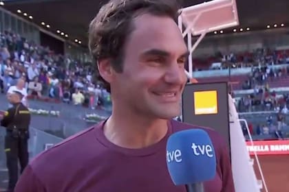 Federer sigue su camino en Madrid y sorprendió a todos hablando español