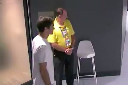 Federer sin poder entrar al vestuario