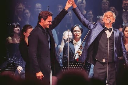 Federer vivió un momento muy especial en el escenario junto con Andrea Bocelli