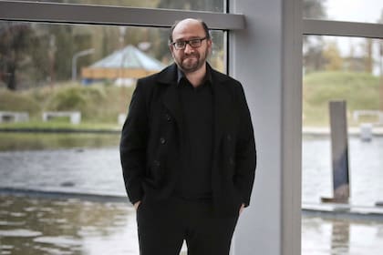 Con una importante carrera docente, Lorenz fue también alumno del Colegio, adonde asisten sus hijos