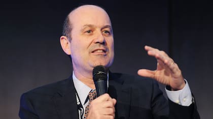 El ex presidente del BCRA fue incluido en la lista de exfuncionarios advertidos por la OA
