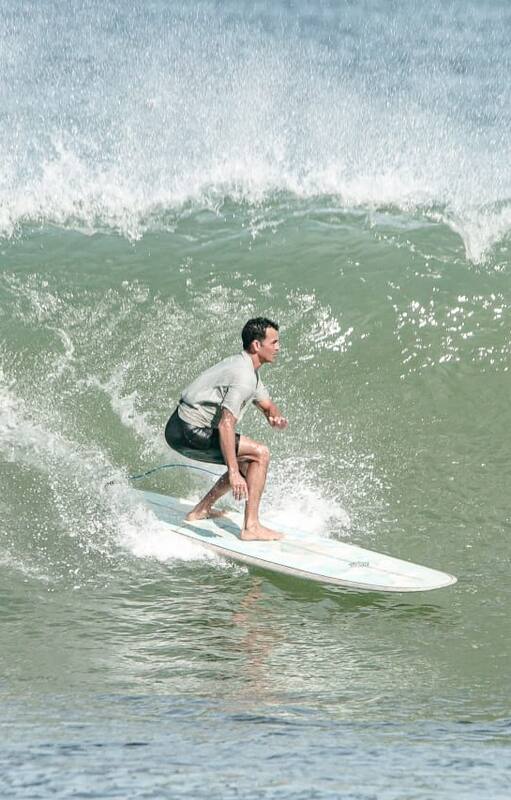 Federico Amores está siempre vinculado al surf.