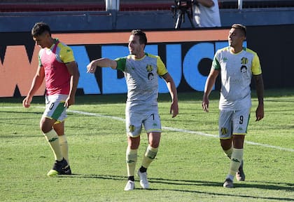 Federico Andrada festeja el 1 a 0 sobre Patronato