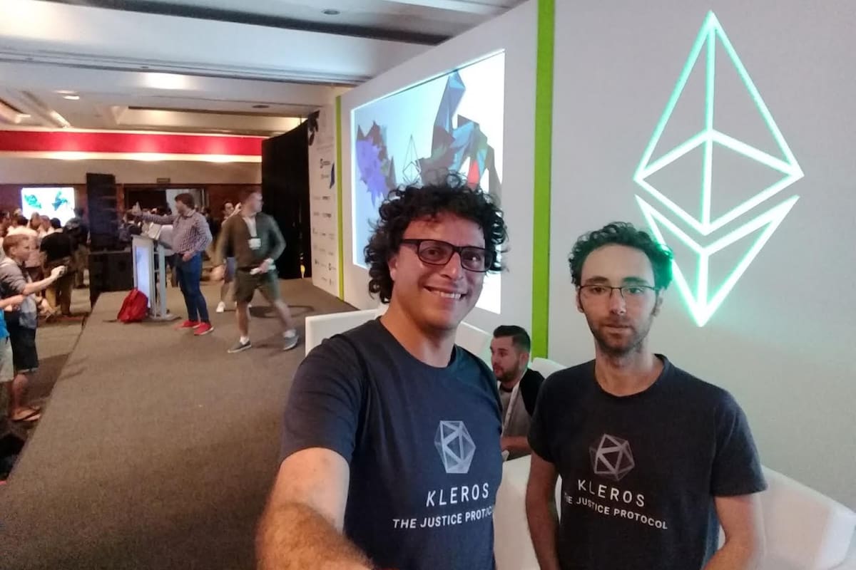 Federico Ast (izquierda) y Clément Lesaege (derecha), los socios fundadores de Kleros.