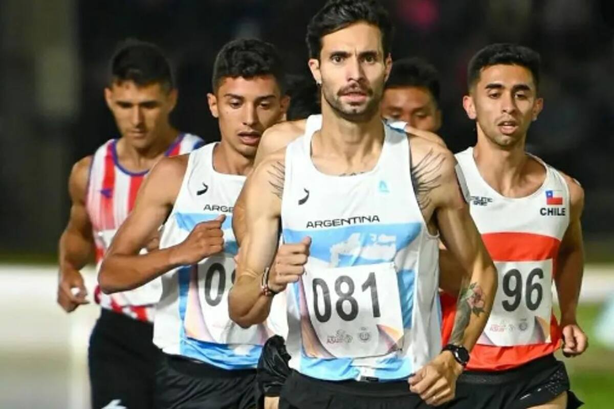 Federico Bruno en una de sus últimas carreras, cuando obtuvo dos medallas doradas en los Juegos Odesur Asunción 2022; ahora, el entrerriano corre riesgo de estar en los Panamericanos de Santiago ni en los Olímpicos de París.