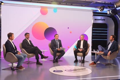 Federico Cofman, Country Manager de Mastercard Argentina y Uruguay; Manuel Mantilla, Presidente y CEO de Mercedes-Benz Argentina; José del Rio, Secretario General de Redacción de LA NACION; Luis Guastini, Director General y Presidente de ManpowerGroup Argentina y Jaime Macaya, CEO de Kavak de Sudamérica Hispanoparlante