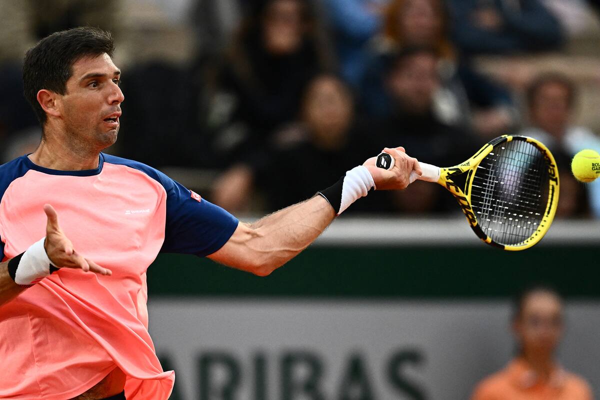 Federico Delbonis logró arrebatarle un sets al ruso Andrey Rublev, pero no sostuvo el envión, quedó eliminado en la segunda etapa de Roland Garros y descenderá varios lugares en el ranking.