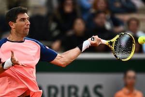 Federico Delbonis logró arrebatarle un sets al ruso Andrey Rublev, pero no sostuvo el envión, quedó eliminado en la segunda etapa de Roland Garros y descenderá varios lugares en el ranking.