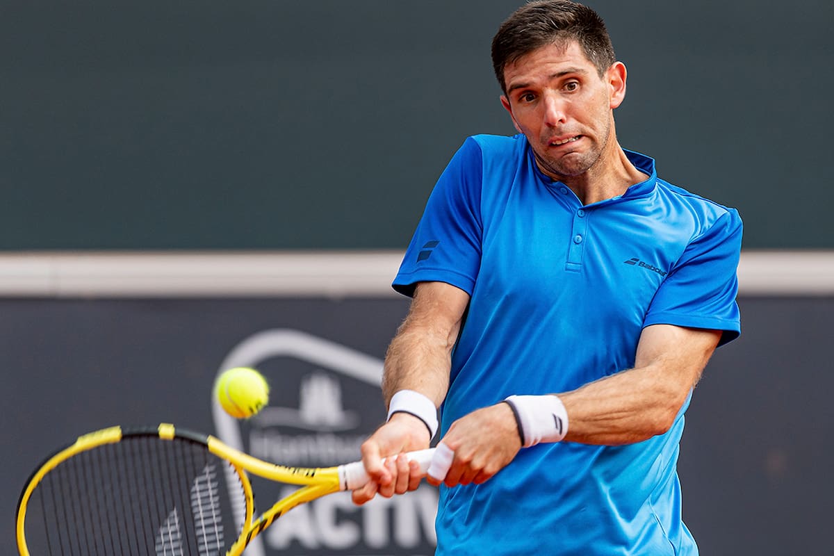 Federico Delbonis zafó de cuatro match points y terminó superando al díscolo francés Benoit Paire en Hamburgo; al alcanzar una semifinal, igualó en triunfos en polvo de ladrillo en 2021 a Stefanos Tsitsipas, con 22.