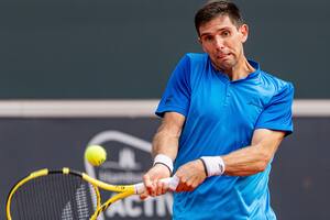 Federico Delbonis zafó de cuatro match points y terminó superando al díscolo francés Benoit Paire en Hamburgo; al alcanzar una semifinal, igualó en triunfos en polvo de ladrillo en 2021 a Stefanos Tsitsipas, con 22.