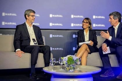 Federico Elewaut, CEO Citibank Argentina; Manuela Adl, senior country manager de IFC; y Gabriel Matarasso, socio de Marval