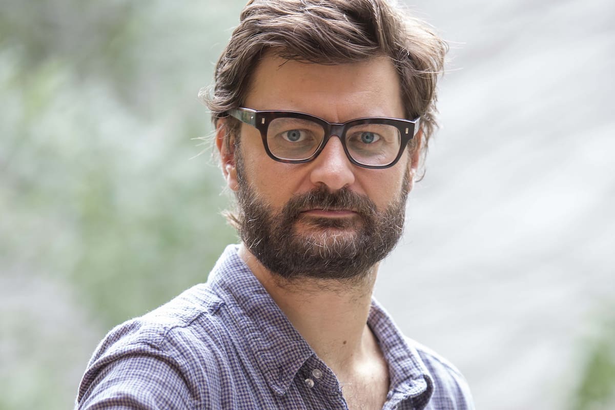 Federico Falco nació en General Cabrera, Córdoba, en 1977. Estudió Ciencias de la Comunicación en la Universidad Blas Pascal. En 2009, obtuvo una beca de la Universidad de Nueva York y del Banco de Santander para realizar un MFA en escritura creativa. Entre otros, publicó 222 patitos y Un cementerio